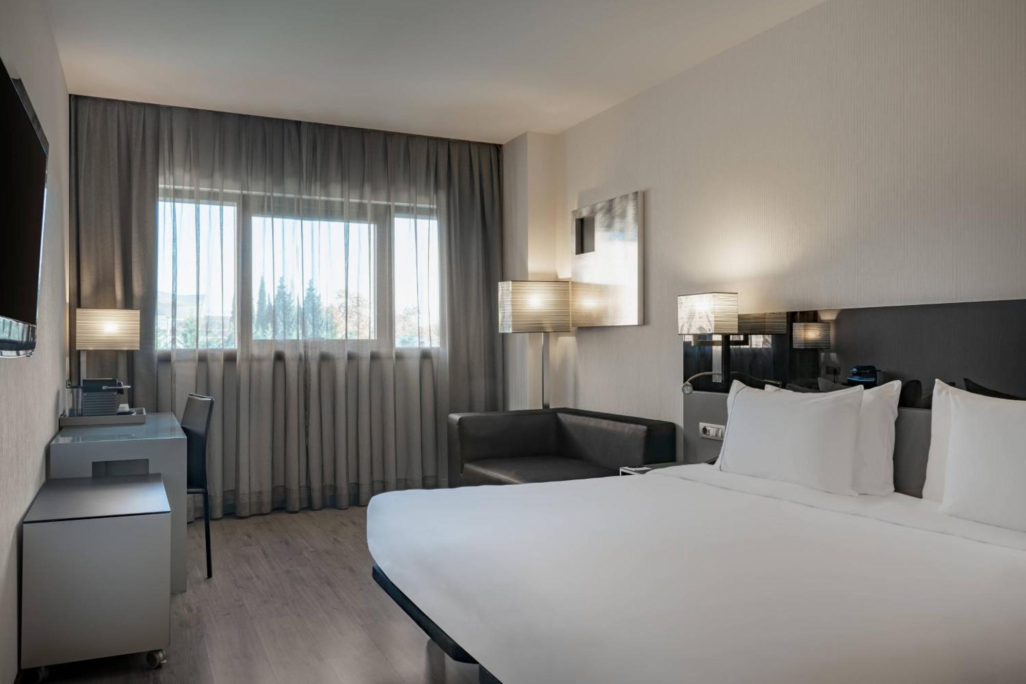 Ac Hotel Atocha By Marriott Madrid Exteriör bild