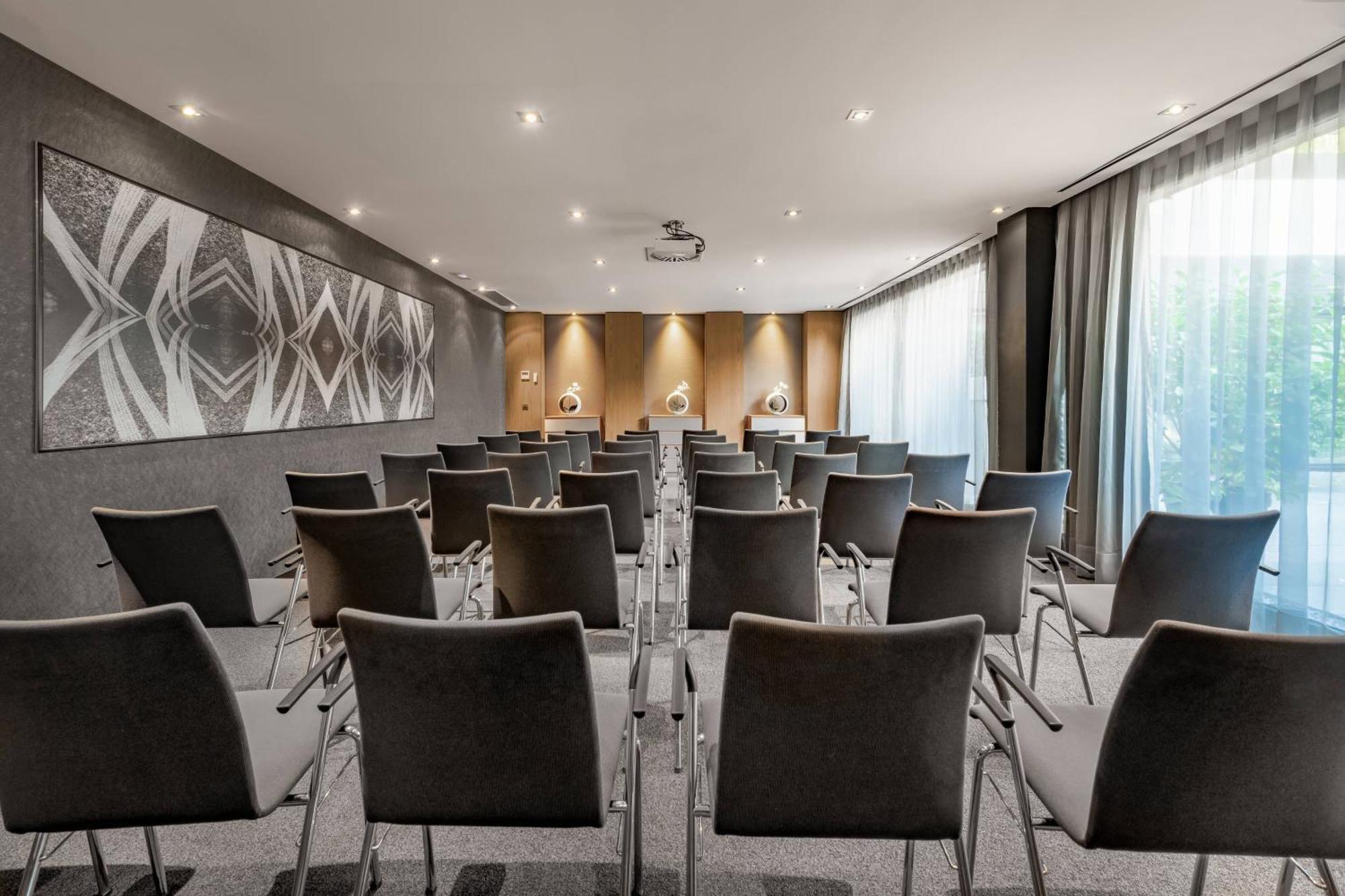 Ac Hotel Atocha By Marriott Madrid Exteriör bild
