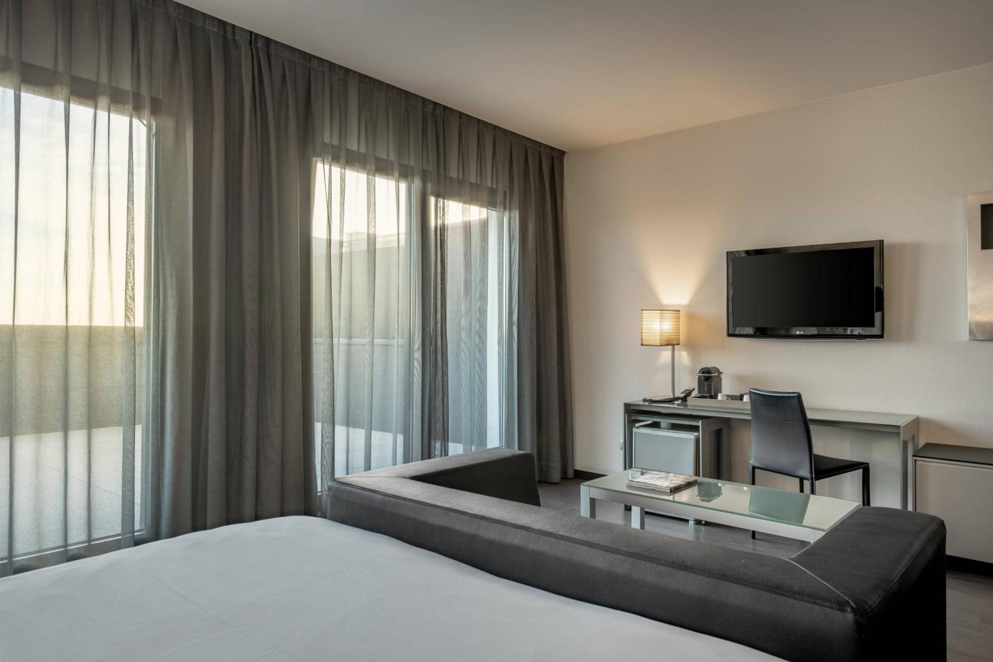 Ac Hotel Atocha By Marriott Madrid Exteriör bild